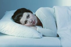 woman with sleep issues due to taking hydrocodone